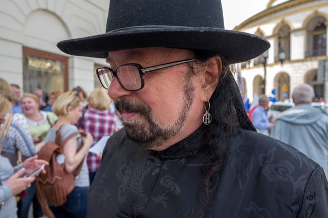 umawiać się z muzykiem