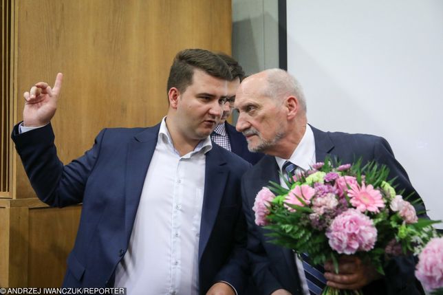 Bartłomiej Misiewicz i Antoni Macierewicz.