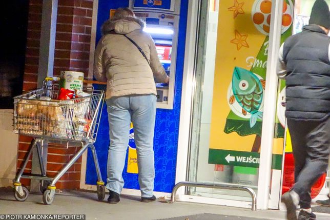 W okresie świątecznym sklepy działają w innych niż zwykle godzinach