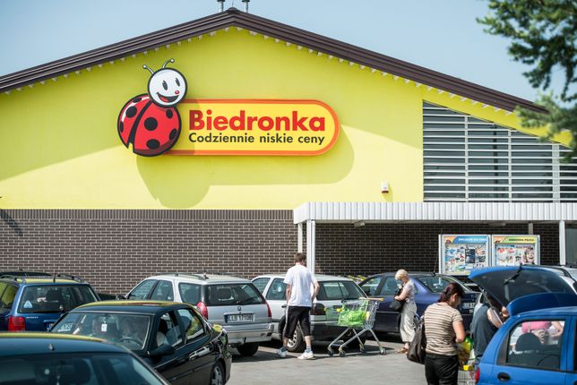 Biedronka ma GIGA problem. Za inne ceny przy kasie niż w sklepie grozi jej do 5 mld zł kary.