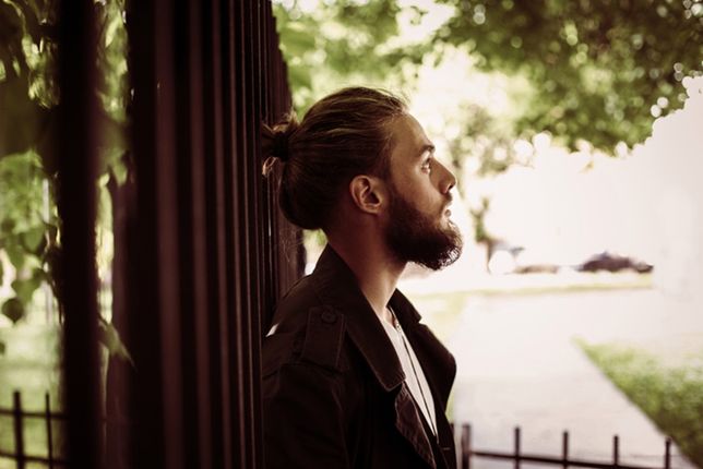 Fryzura Samuraja Man Bun Top Knot Męski Kucyk Zdjęcia Facetów