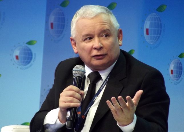 Jarosław Kaczyński prywatnie jest kawalerem i mieszka na Żoliborzu