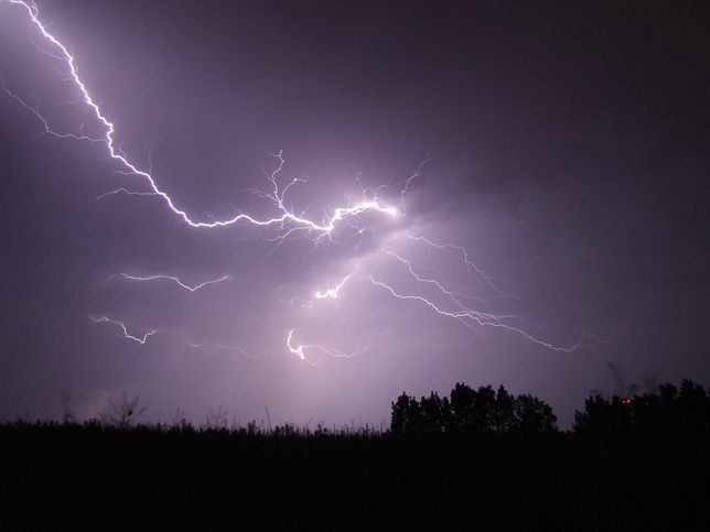 Gdzie jest burza? Ostrzeżenia IMGW przed burzami i gradem. "Alert RCB" - co to?