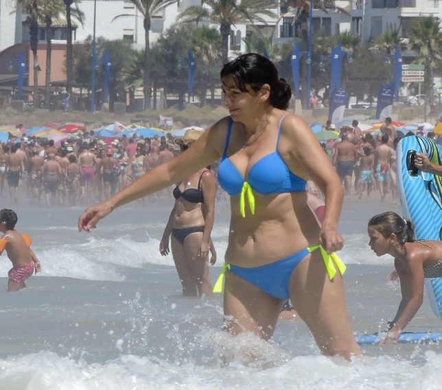Anne Hidalgo - Anne Hidalgo: za małe bikini odsłoniło za dużo - WP Gwiazdy.