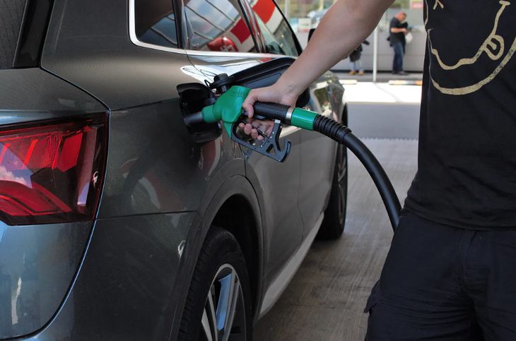Ceny paliw na stacjach wciąż spadają