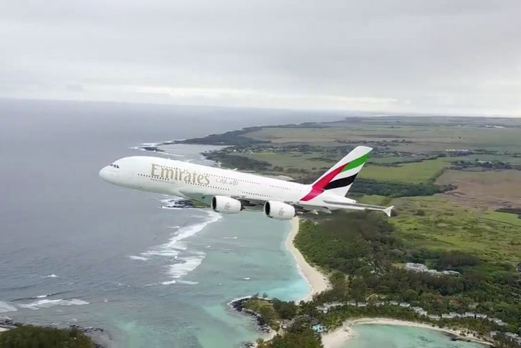 Film Z Drona Ktory Niebezpiecznie Zblizyl Sie Do Lecacego Airbusa A380 Fotoblogia Pl