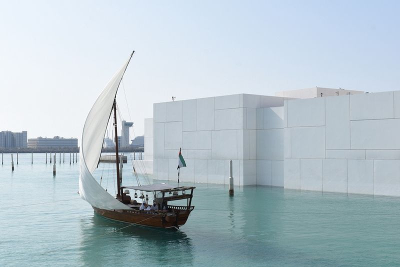 Tradycyjna łódź i Abu Dhabi