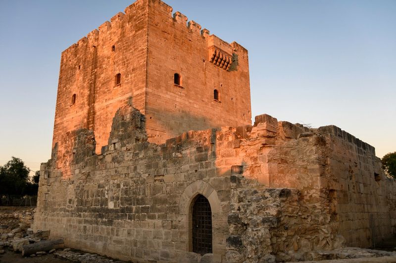 Zamek Kolossi o zachodzie słońca