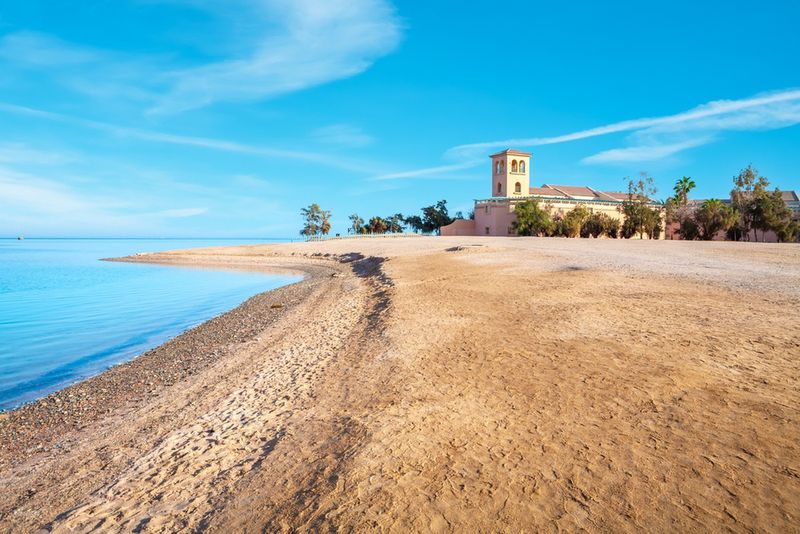 Piaszczysta plaża El Gouna