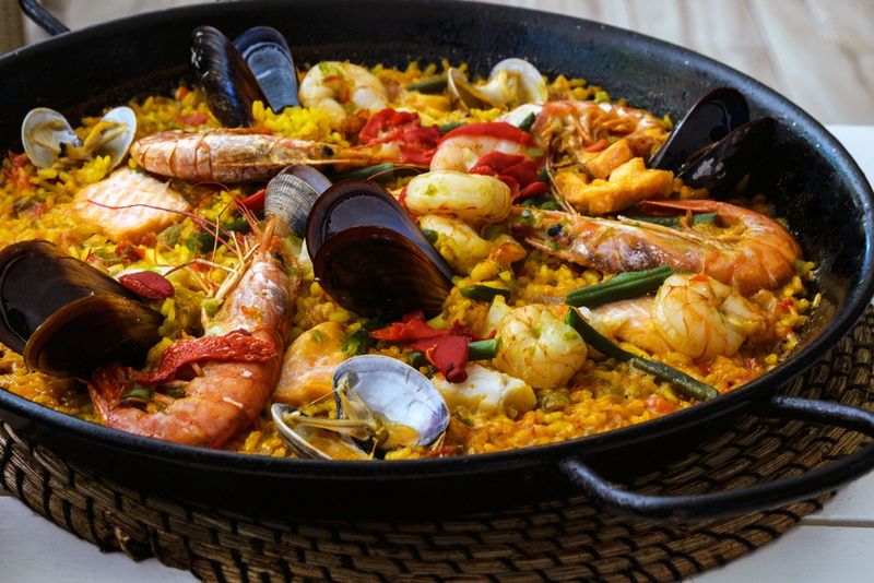 Paella z owocami morza