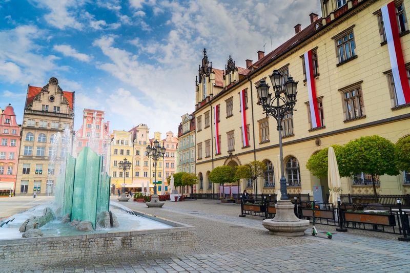 Stary Rynek i fontanna we Wrocławiu
