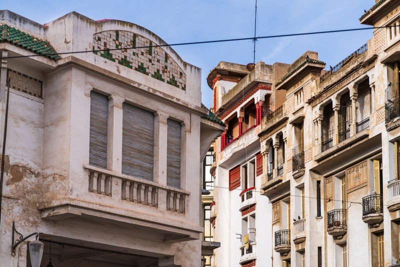 Piękne stare domy w stylu art déco w Ville Nouvelle w Casablance