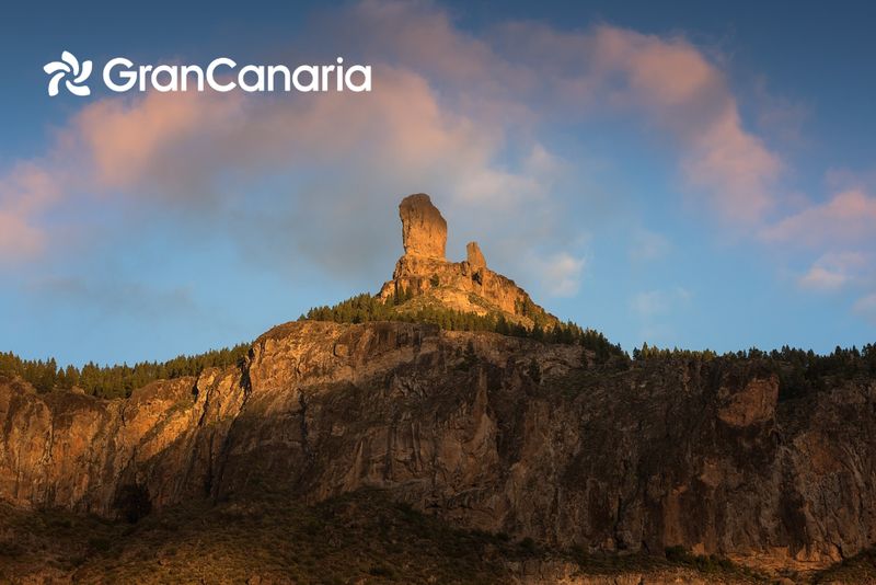 Roque Nublo o zachodzie słońca