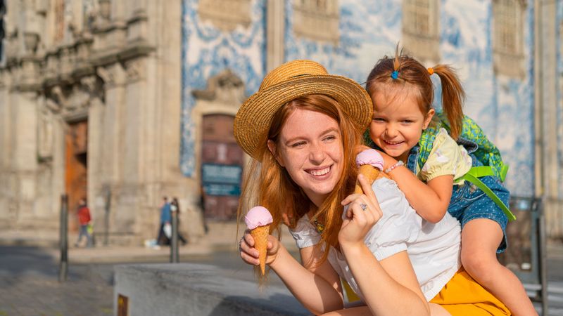 Zwiedzanie Portugalii z dziećmi - mam i córka
