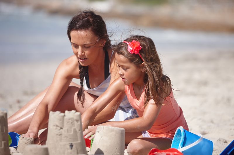 Mama i córka na plaży