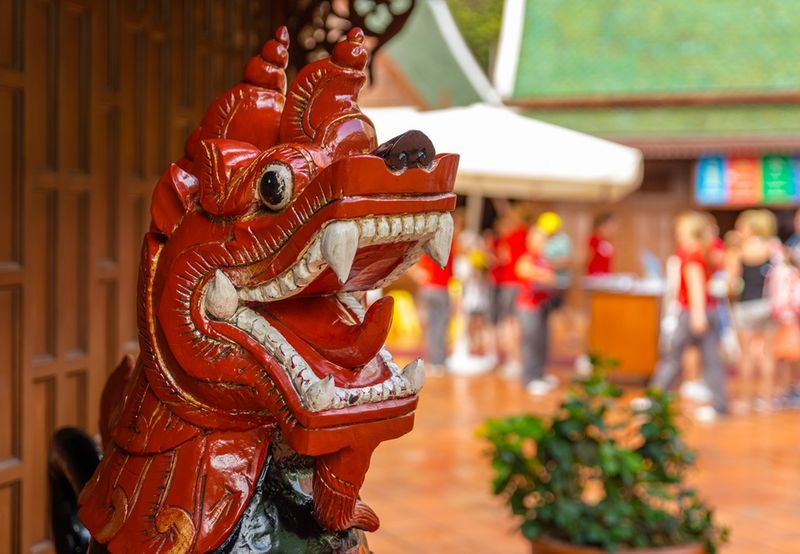 Czerwony smok w wejściu