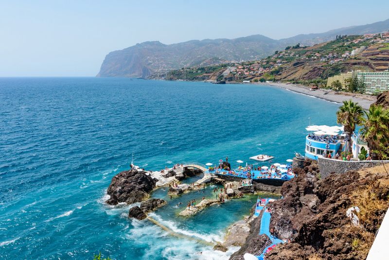 Lido Formosa w oddali i naturalne baseny