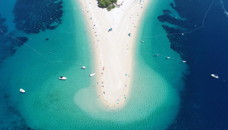 Zlatni Rat na wyspie Brać