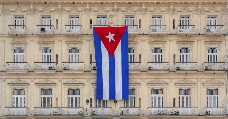 Flaga Kuby na elewacji