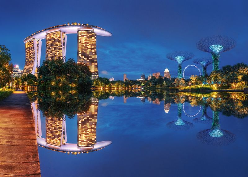 Singapur nocą przy marinie