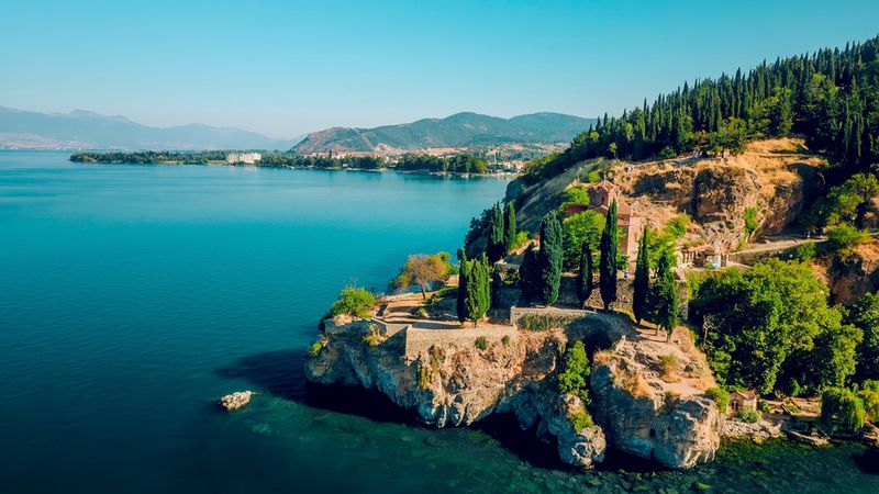 Jezioro Ochrydzkie i jego linia brzegowa