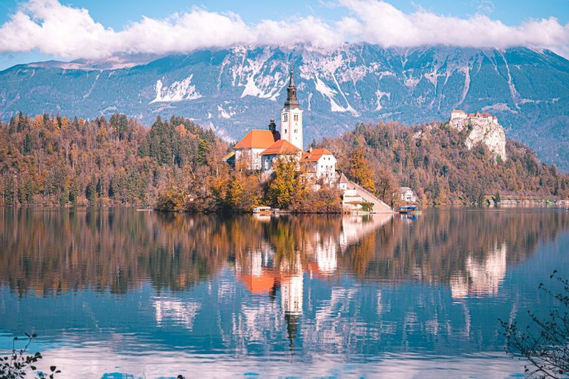 Jezioro Bled w porze jesienno-zimowej