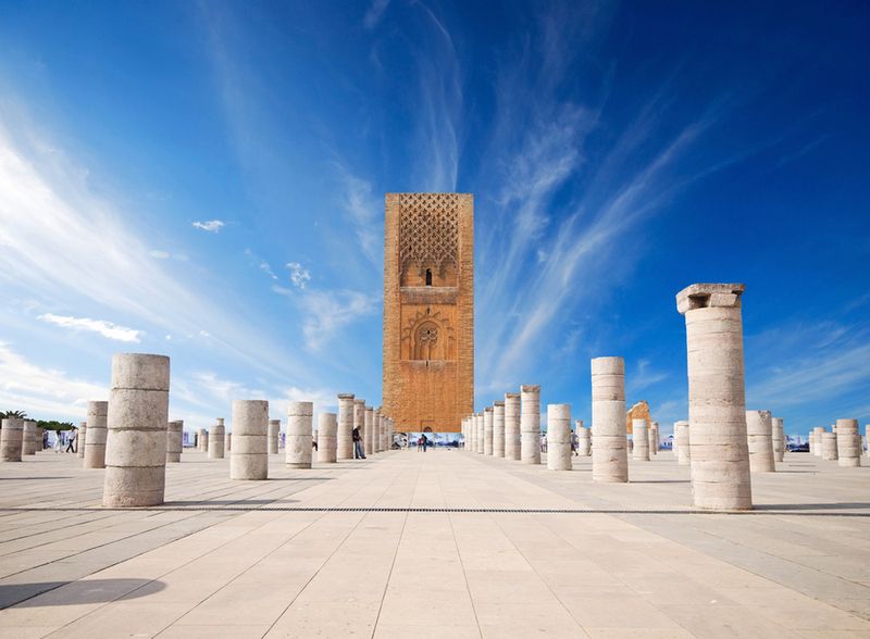 Wieża Hassana i plac z kamiennymi kolumnami w Rabacie