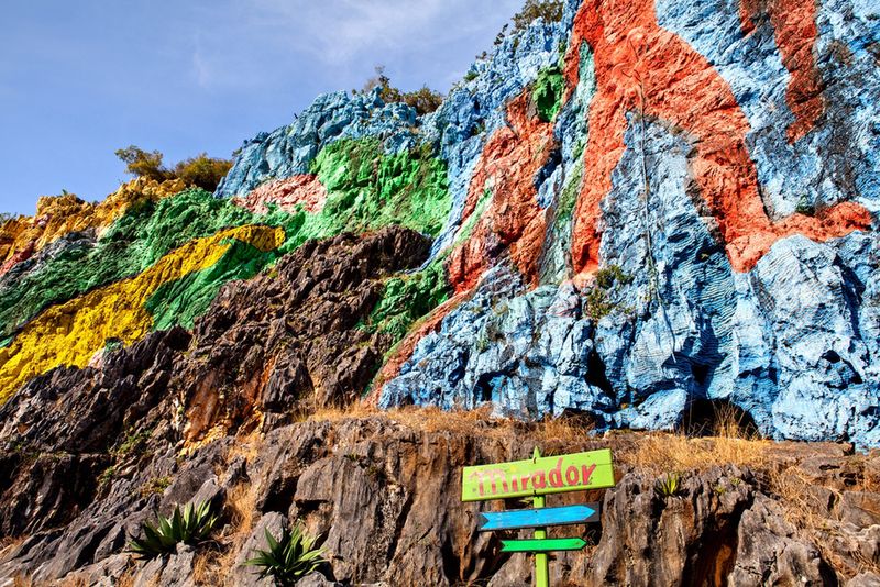 Dolina Valle de Viñales i prehistoryczny mural na zlecenia Fidela Castro