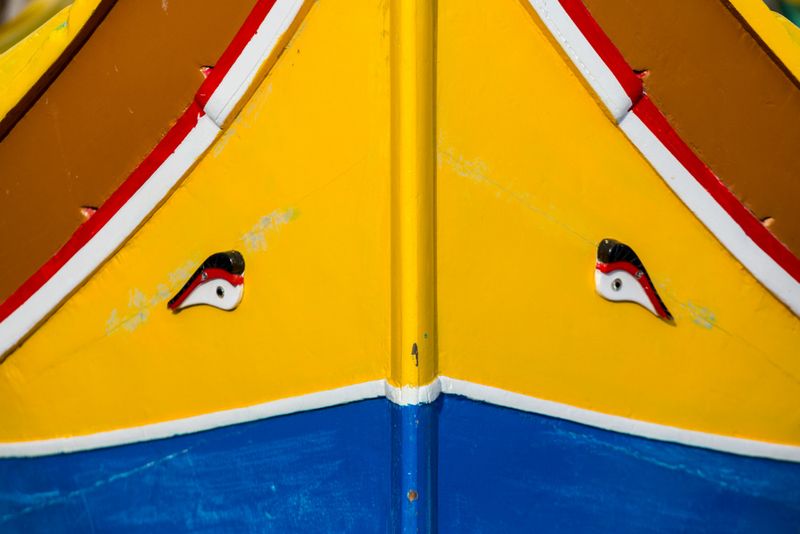 Łodzie luzzu i symboliczne oczy