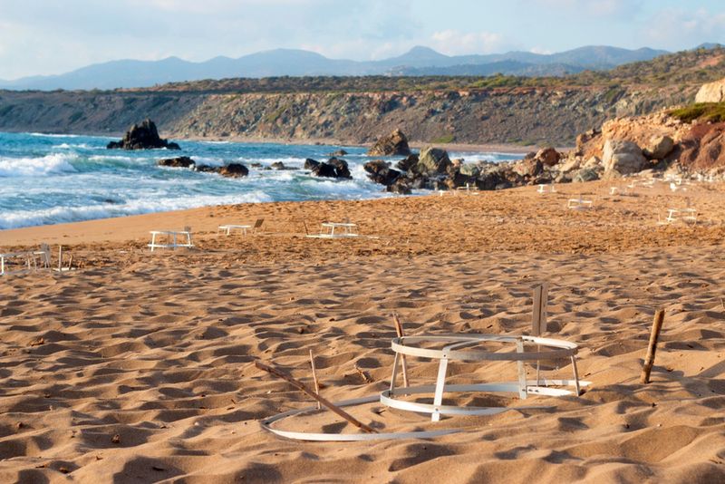 Plaża Lara Beach i oznaczone miejsca składania jaj przez żółwie