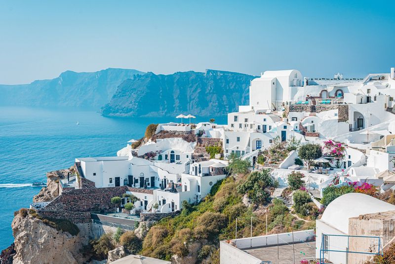 Białe miasteczko Oia na wyspie Santorini