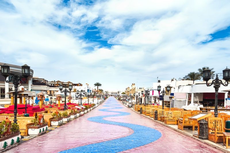 Deptak Naama Bay