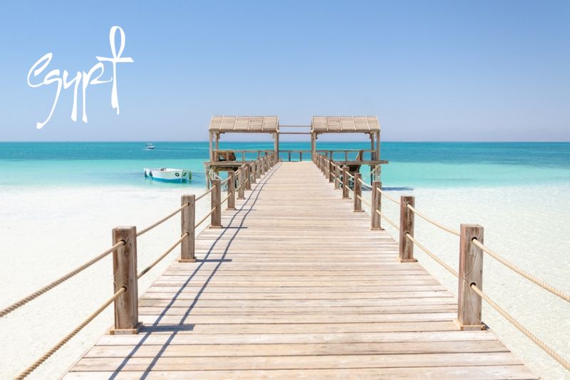 Drewniany pomost na wyspie Giftun