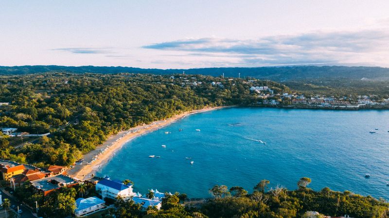 Plaża w Sosua i widok na miasteczko, Dominikana