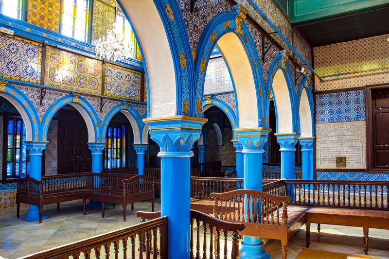 Wnętrze synagogi El Ghriba na Djerbie