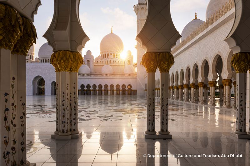 Wielki Meczet Szejka Zajida i dziedziniec