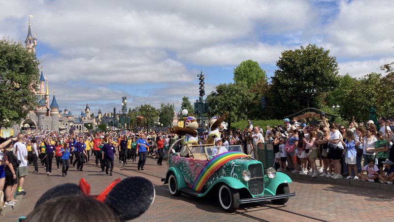 Parada na głównej ulicy 