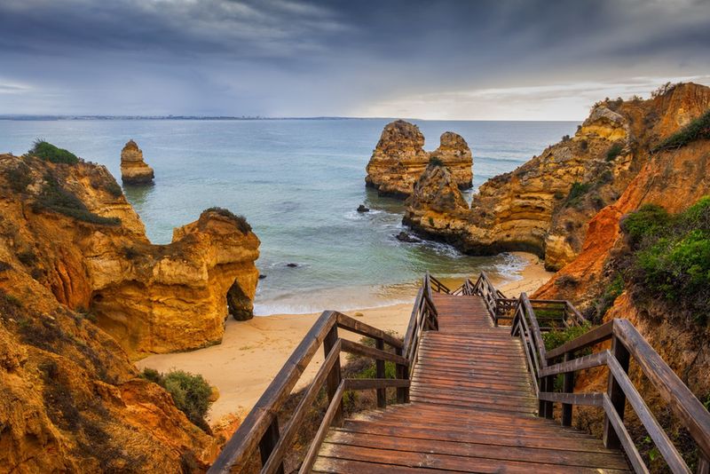 Plaża w Lagos na Wybrzeżu Algarve
