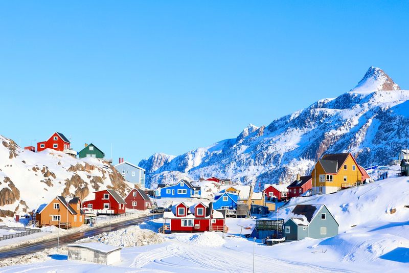 Sisimiut, kolorowe domki na Grenlandii