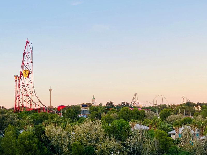 Ferrari Land - widok hotelowego okna