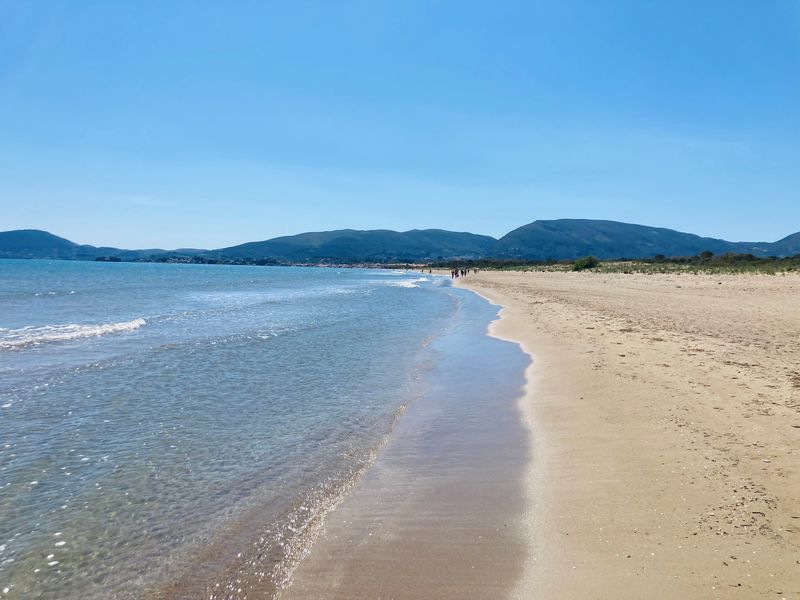 Piękna plaża w Kalamaki