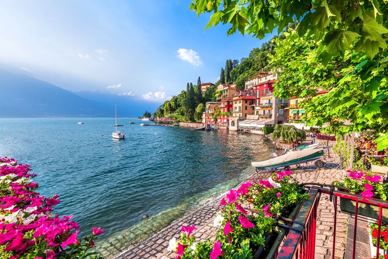 Varenna, miasteczko położone nad jez. Como