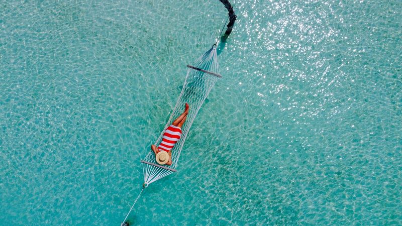 Relaks na wodnym hamaku