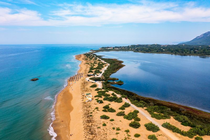 Dzika i pusta Issos Beach