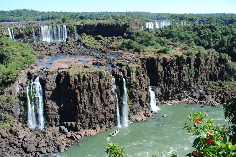 Podczas pobytu w Brazylii warto zobaczyć Wodospady Iguazu