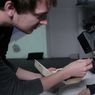 Dzięki Oculus Rift spędzi 28 dni w innym ciele. Dla sztuki? Dla kasy!