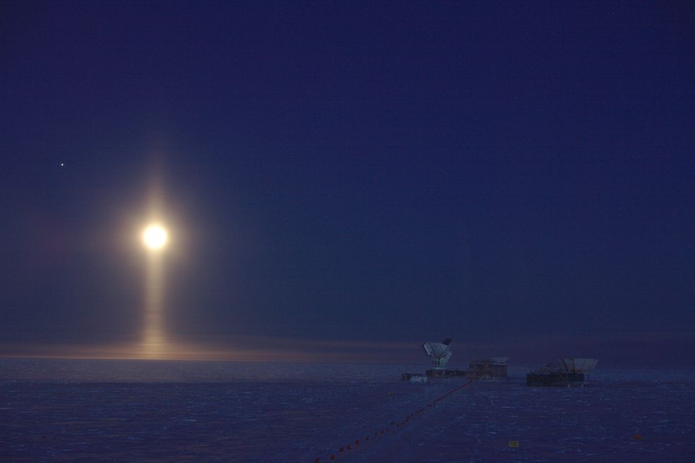 Fotografowie zgłaszali swoje prace w kategoriach: astronomia, zachowania, nauka o Ziemi i klimatologia, ekologia i nauka o środowisku oraz mikroobrazowanie. Zdjęcia oceniało jury w składzie: Alexa Badyaeva, biolog i laureat w konkursie fotograficznym Wildlife Photographer of the Year; Jon Blundy FRS, (Royal Society Open Science); Ineke De Moortel, Członek Komitetu Redakcyjnego ds. "Philosophical Transactions A" i Ulrike Muller, Redaktor ds. "Proceedings of the Royal Society B".