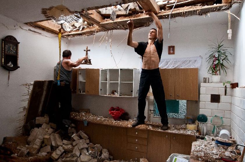 Nominacja do nagrody głównej Zdjęcie Marka Maliszewskiego (Reporter) – Zniszczenia po nawałnicy we wsi Gontarze (gmina Zbojna powiat łomżyński, podlaskie). Jury: "Fotografia Marka Maliszewskiego pokazująca zniszczony przez nawałnicę dom to klasyczne zdjęcie reporterskie, mające swoją dramaturgię, nastrój a do tego znakomicie pokazują skutki pogodowej klęski".
