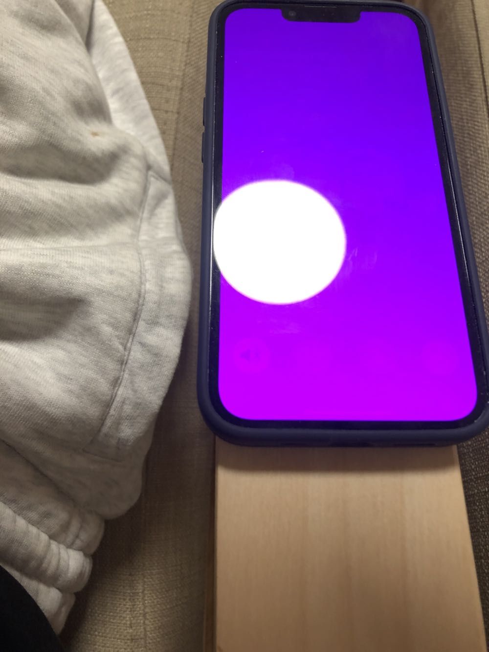 iPhone 13 różowy ekran