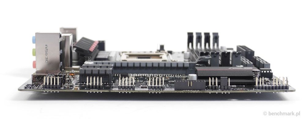 ASUS B85M-Gamer - lewa krawędź